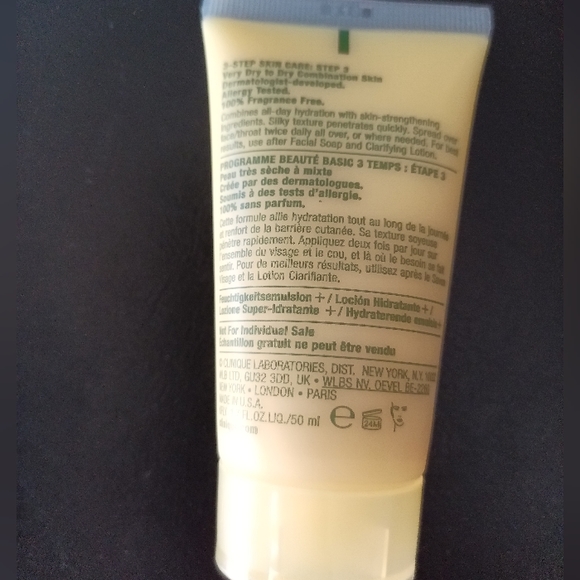 Clinique dramatically different lotion - Picture 2 of 2
